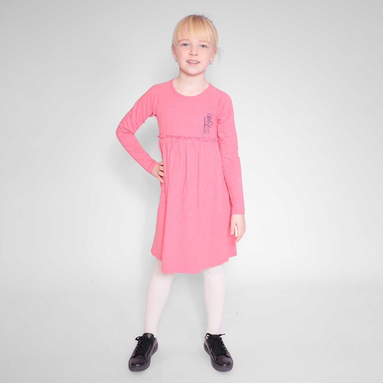 Roze meisjesjurk met borduursel