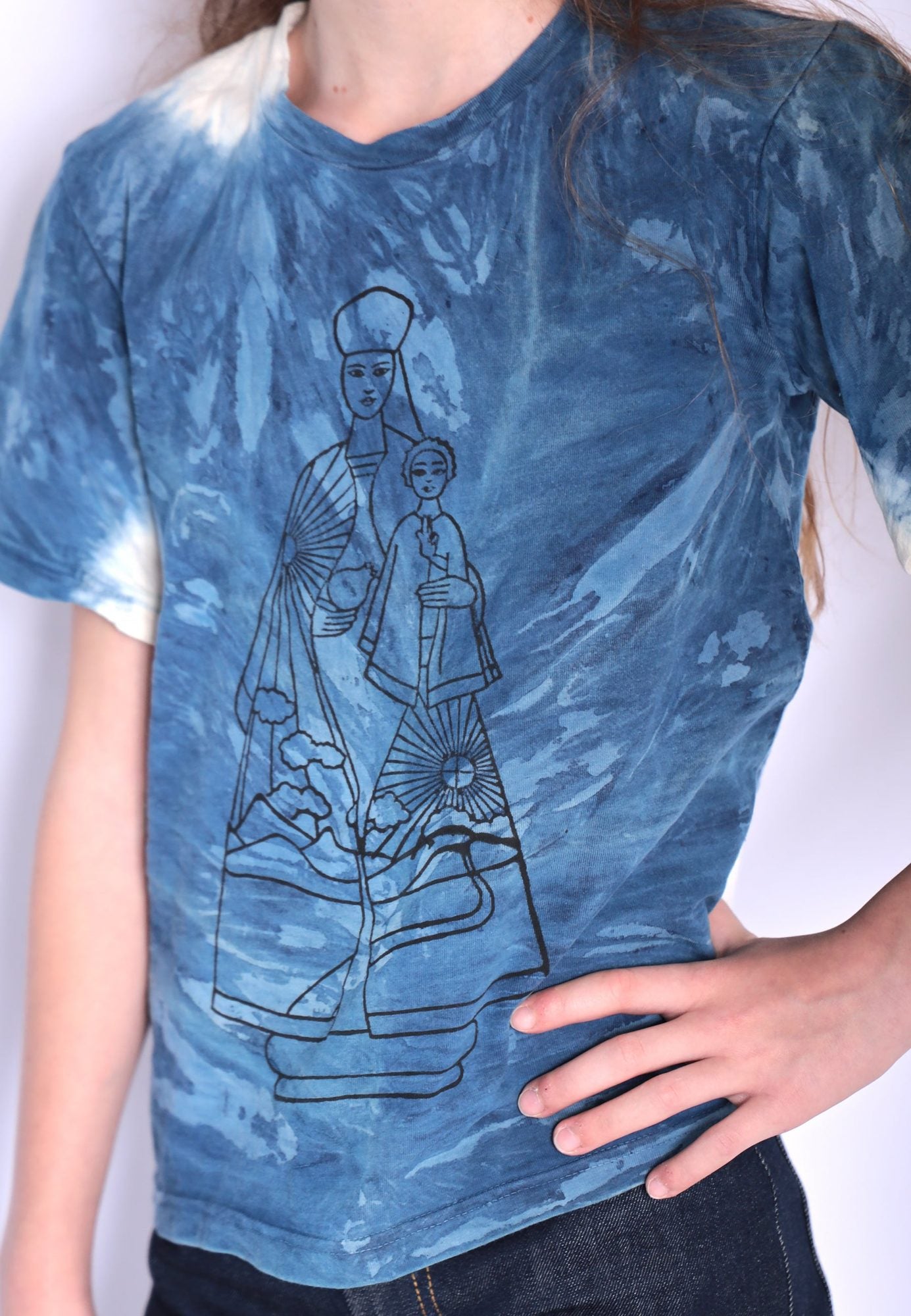 Artisanaal meisjes- en jongens-T-shirt, natuurlijk geverfd indigo met handprint