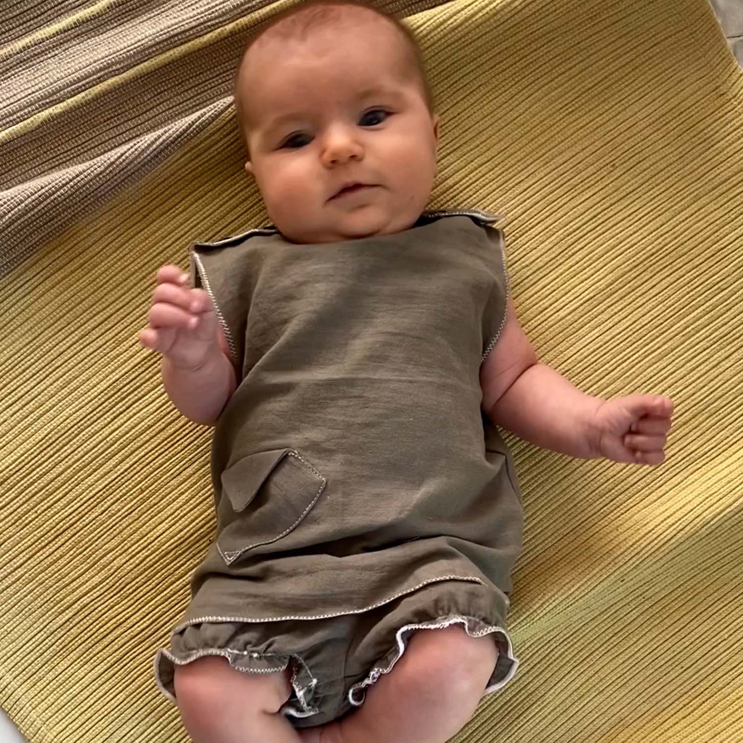 Kaki veganistische kasjmier Weganool babytuniek