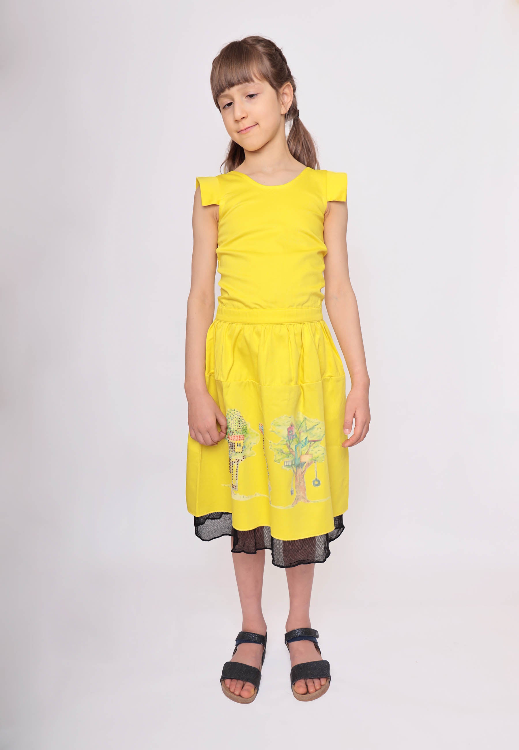 Gelbes besticktes Kleid für Mädchen