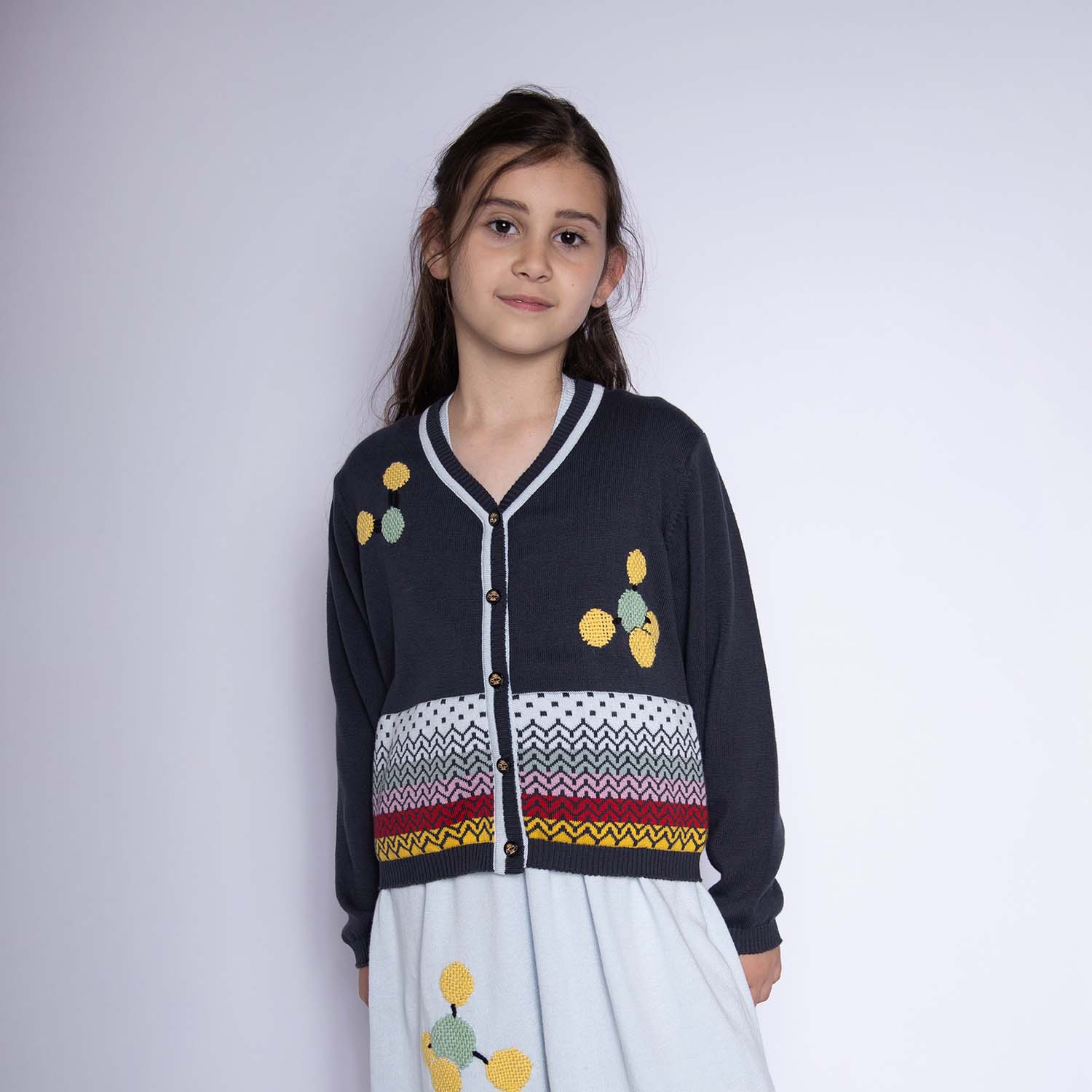 Graue Strickjacke für Jungen und Mädchen mit Handstickerei