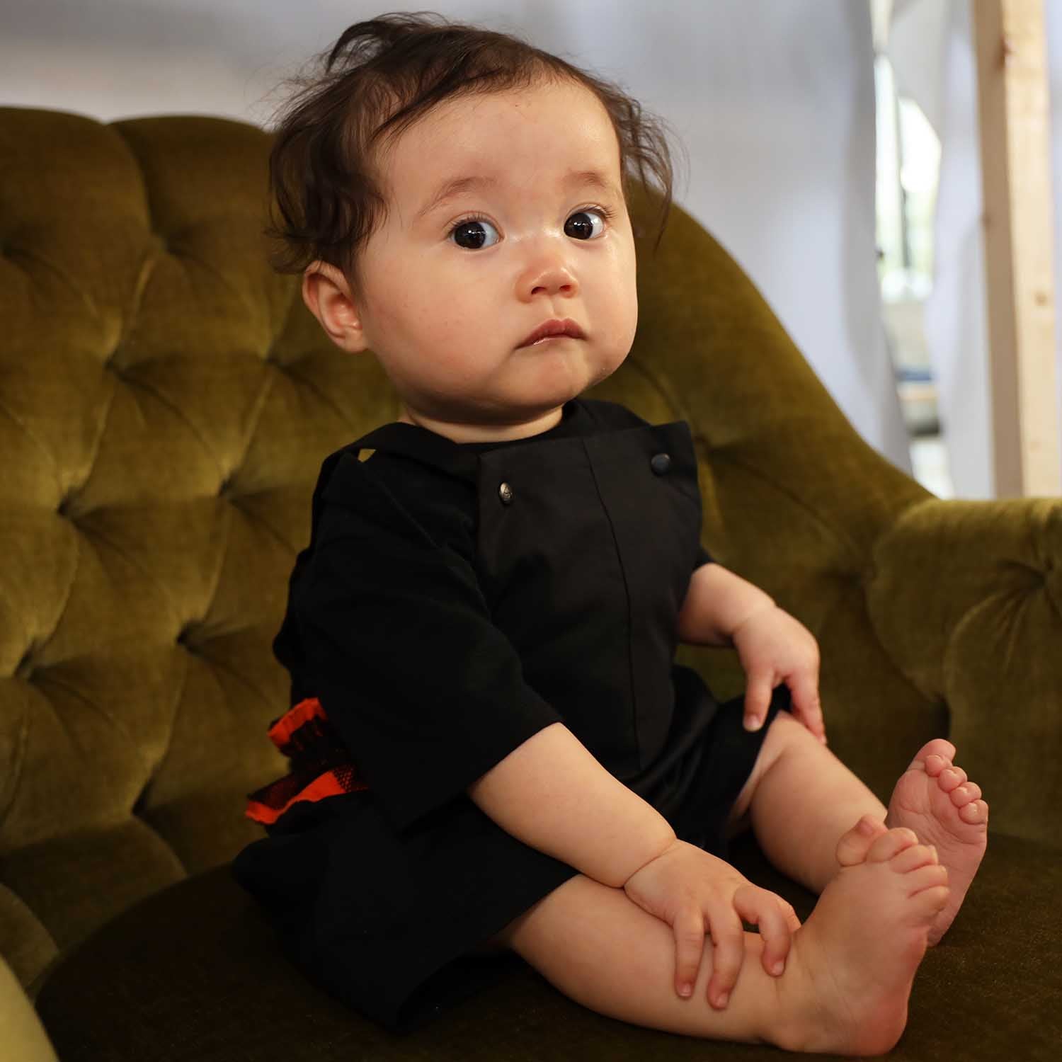 Baby-Spielanzug in Schwarz
