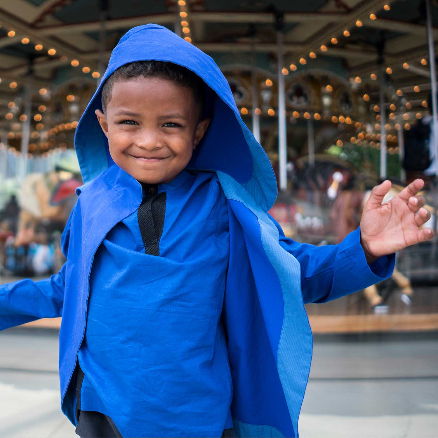 Königsblauer Strand-Cardigan mit Kapuze