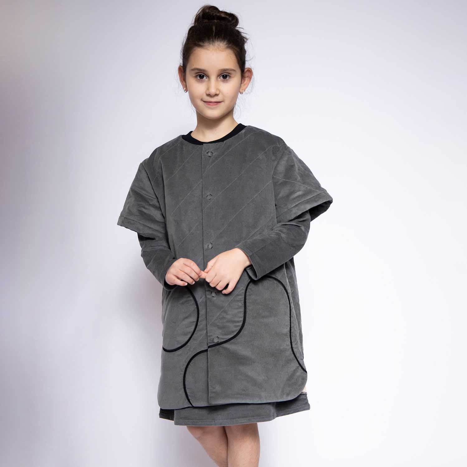 Graue Samtjacke mit kurzen Ärmeln