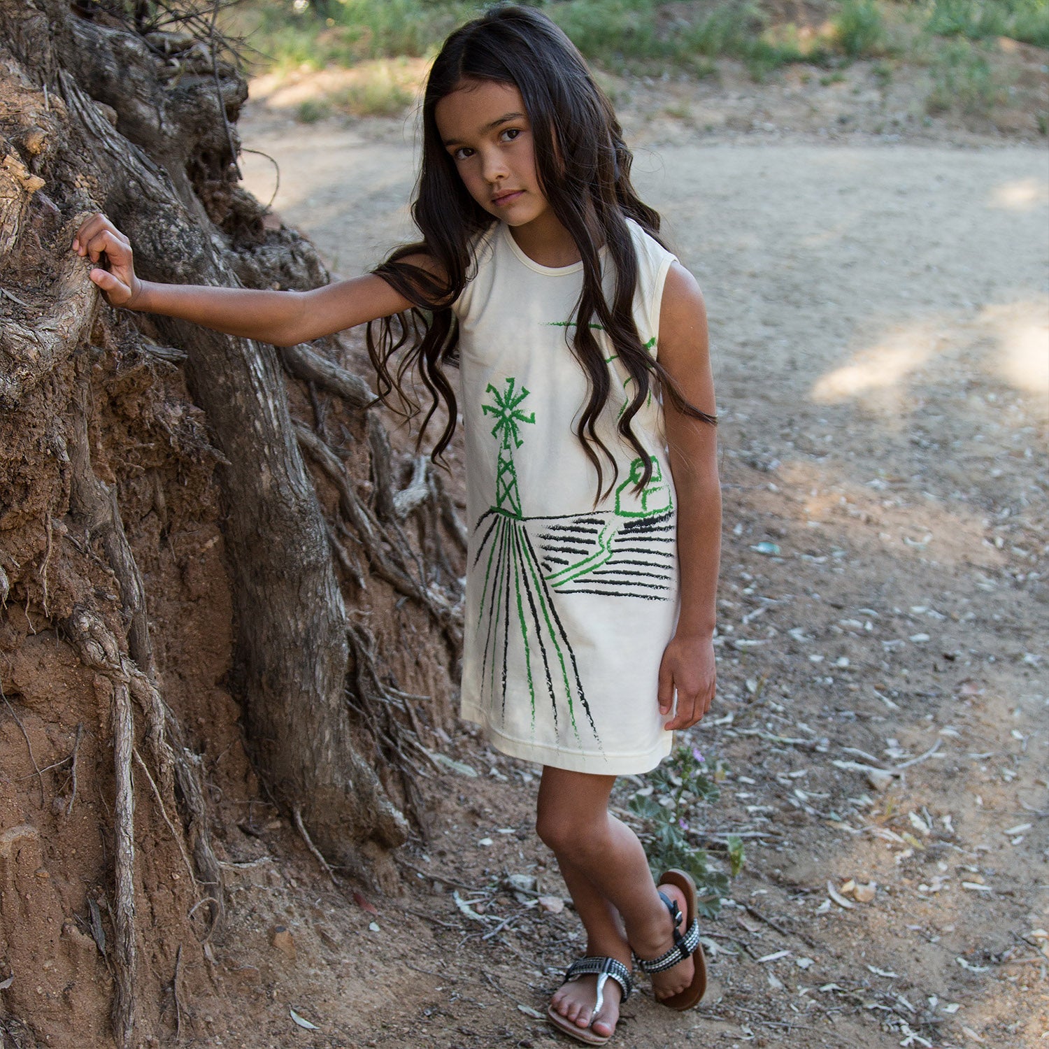 Off-White T-Shirt Dress with Wind Mill – view 4 – Infantium Victoria