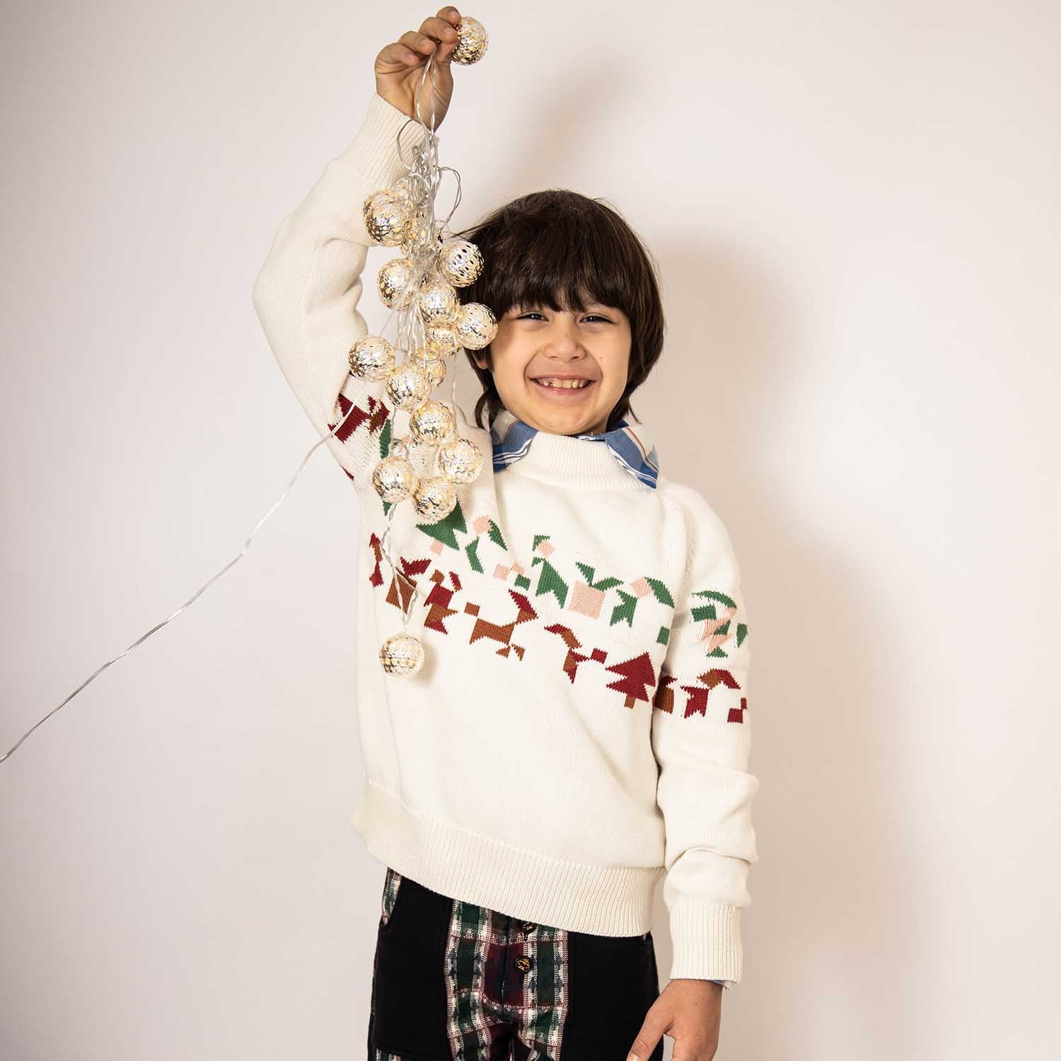 Witte kersttrui voor kinderen met geschenken motief