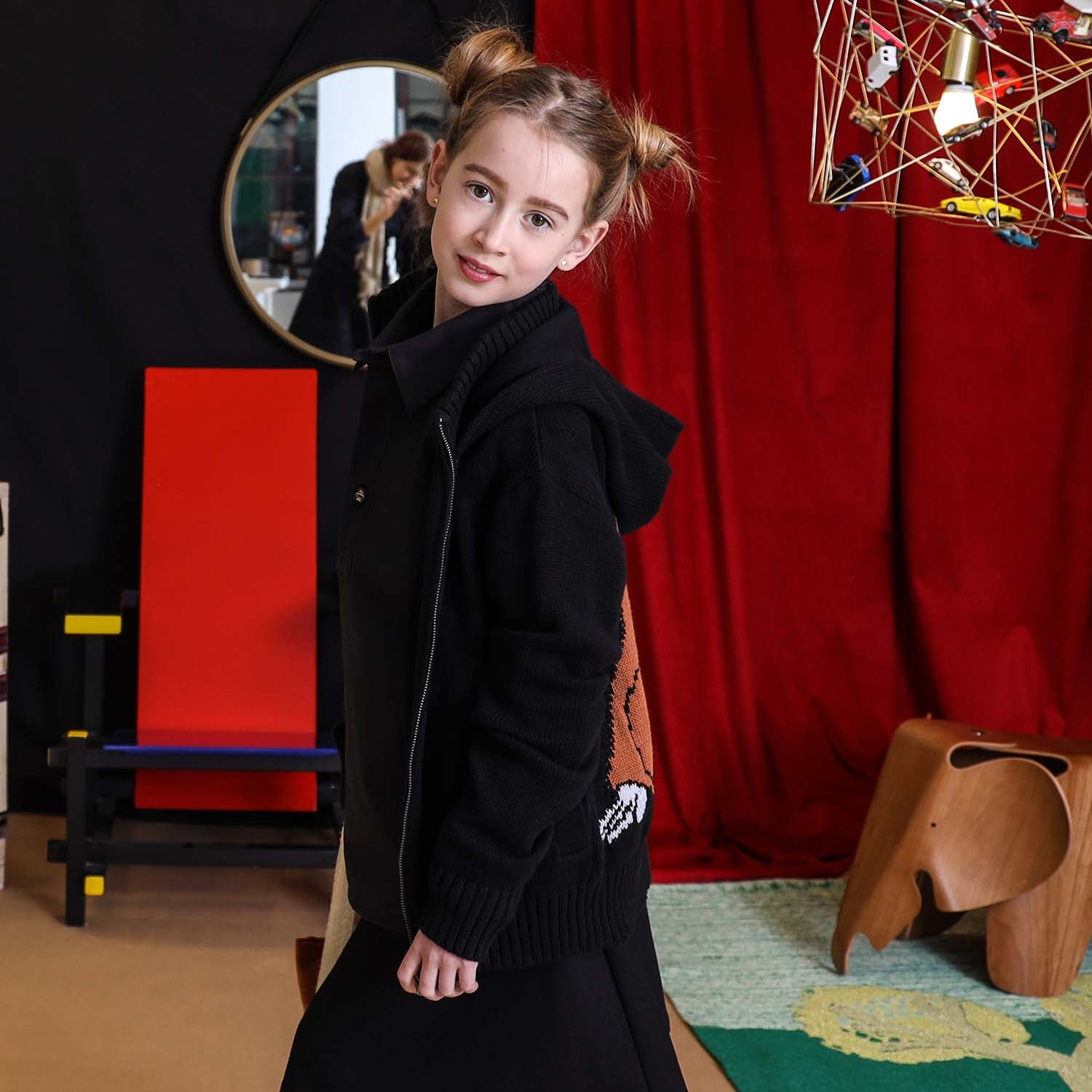 Zwarte gebreide kinderhoodie met orang-oetan