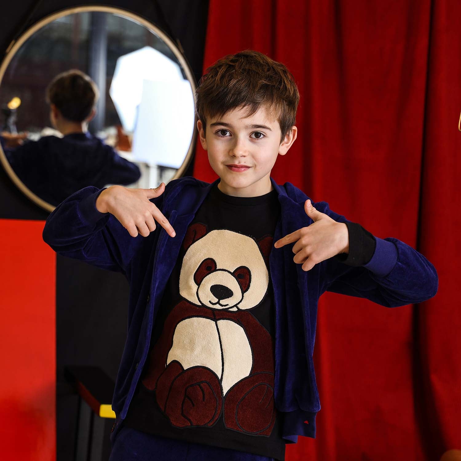 Zwart kinder T-shirt met panda-applicatie