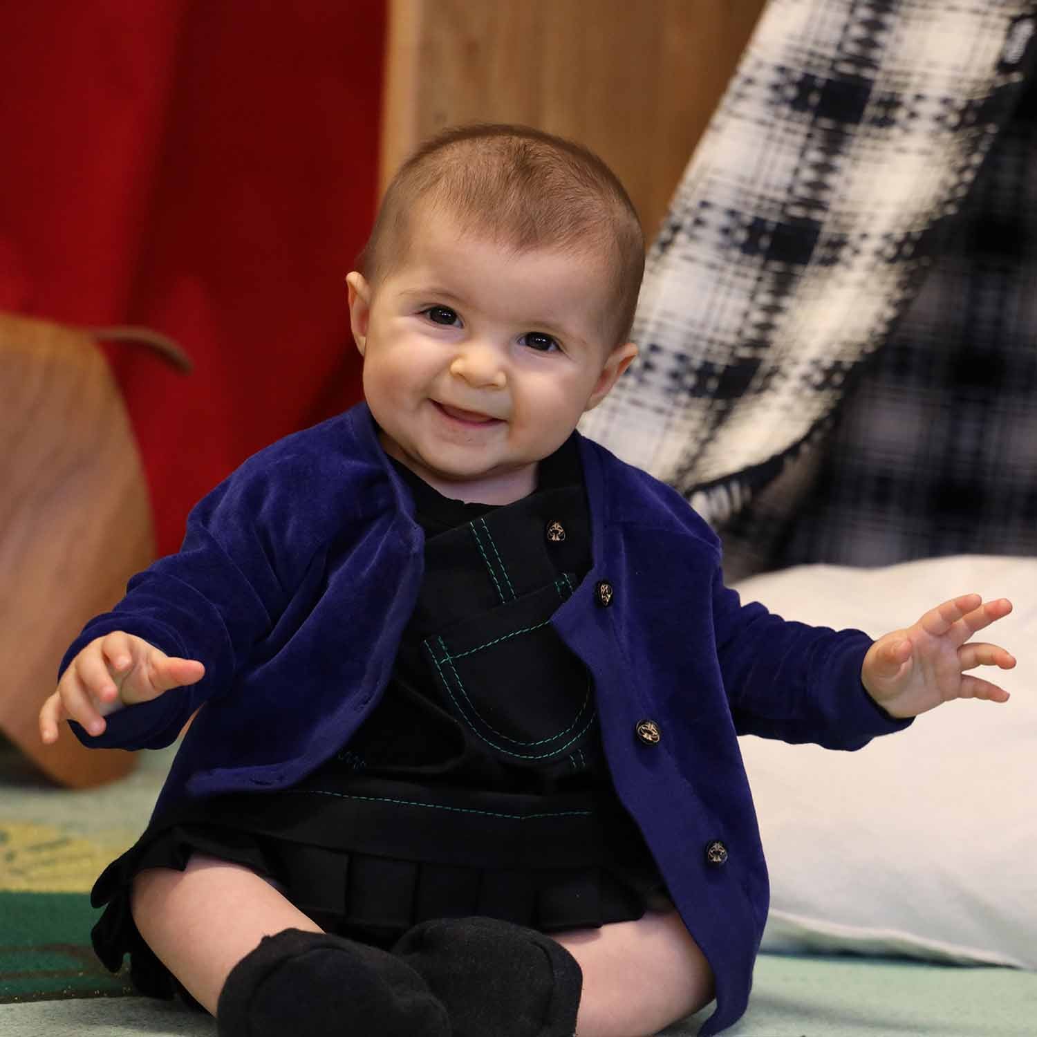 Blaue Samt-Baby-Jacke 
